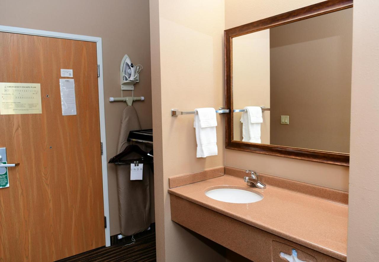 King Room with Roll-In Shower - Disability Access at Cobblestone Inn & Suites - Denison Majestic Hills