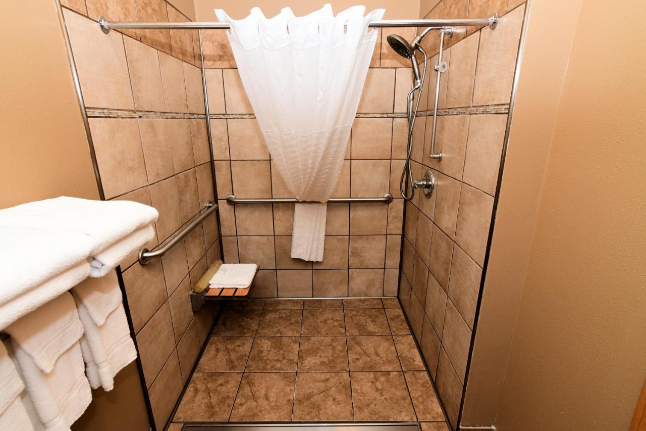 King Room with Roll-In Shower - Disability Access at Cobblestone Inn & Suites - Denison Majestic Hills