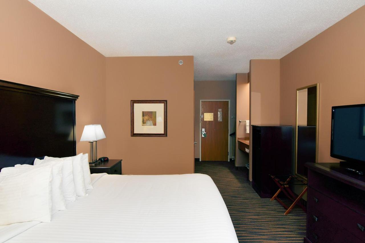 King Room with Roll-In Shower - Disability Access at Cobblestone Inn & Suites - Denison Majestic Hills