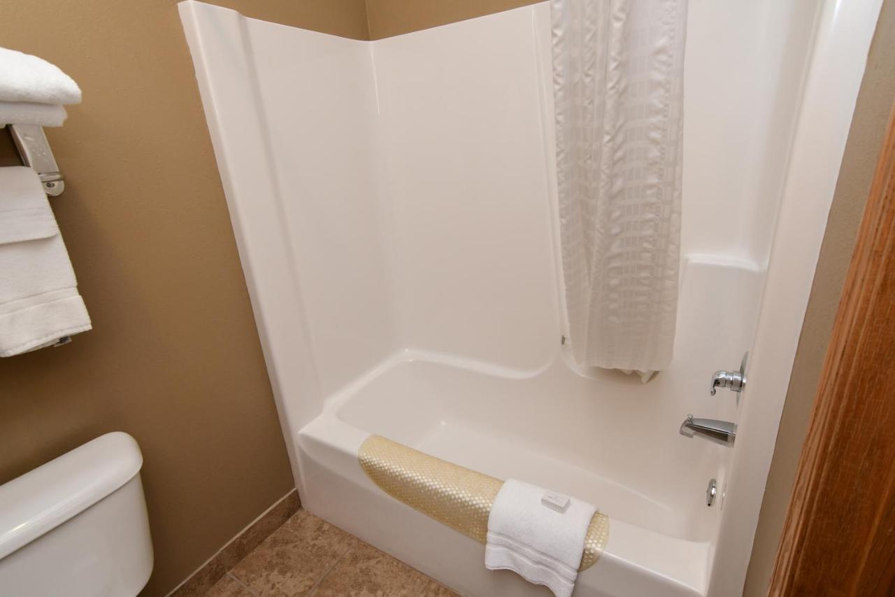 Standard King Room at Cobblestone Inn & Suites - Denison Majestic Hills