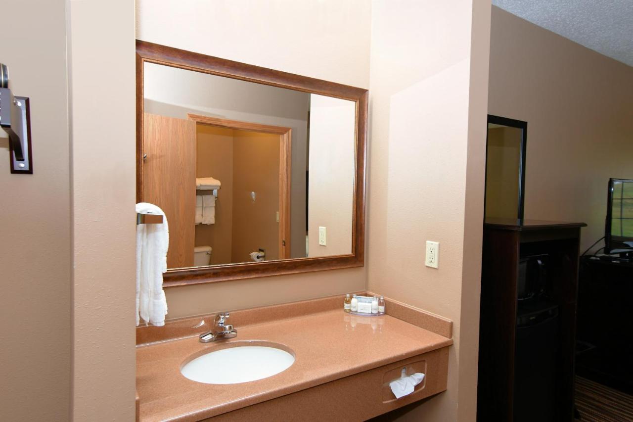 Standard King Room at Cobblestone Inn & Suites - Denison Majestic Hills