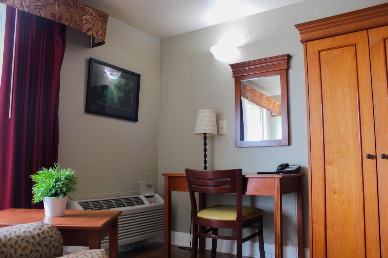 King Room at Stratford Inn