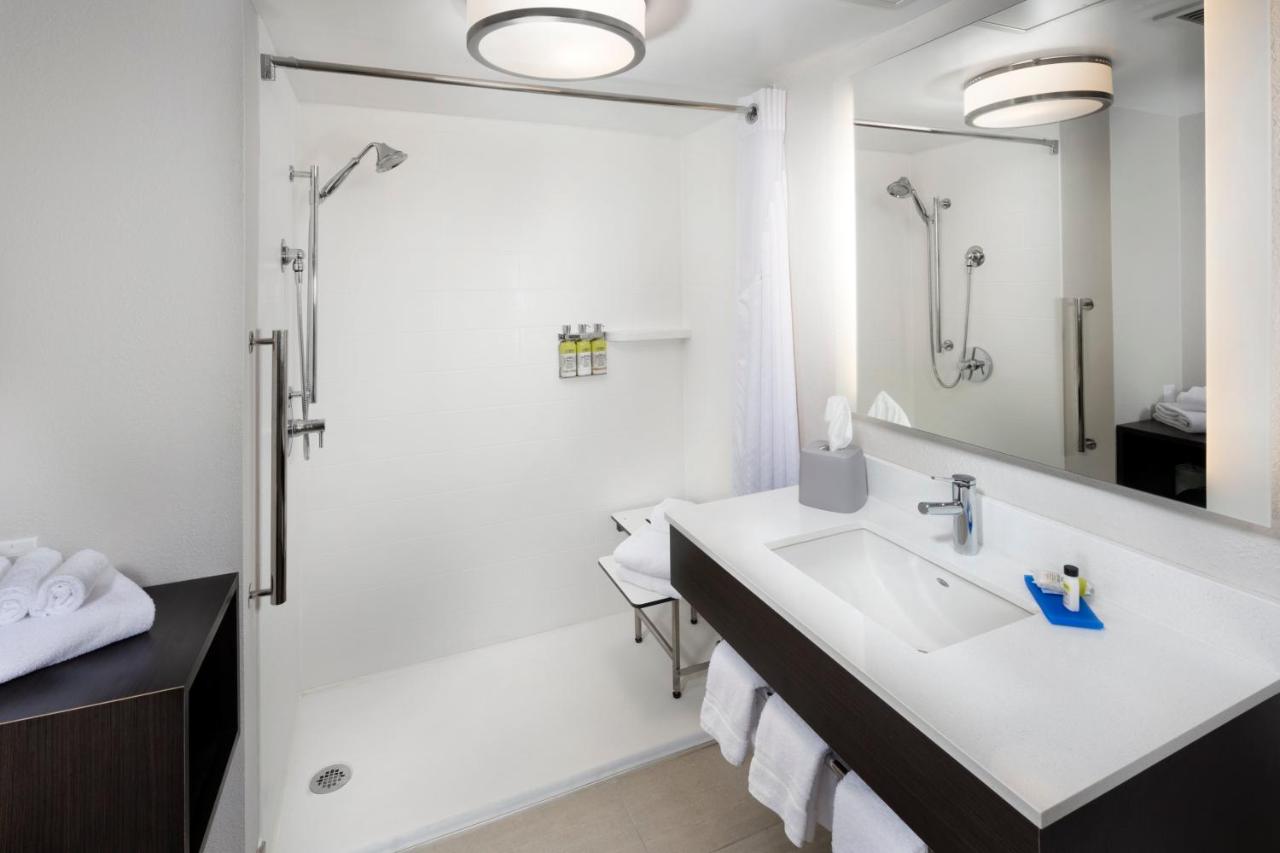 Single Room - Disability Access at Holiday Inn Express Middlesboro by IHG