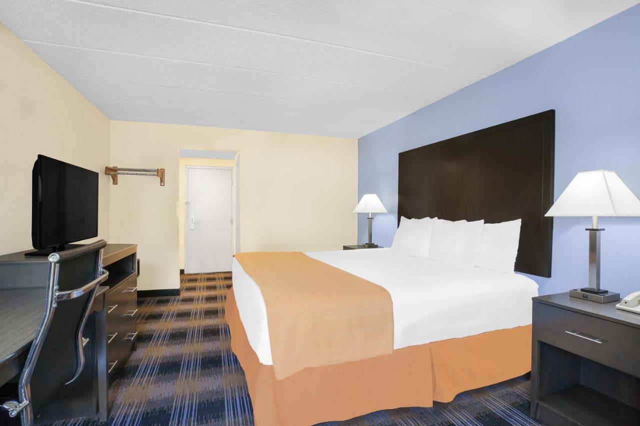 King Room - Non-Smoking at Days Inn by Wyndham Wilkes Barre