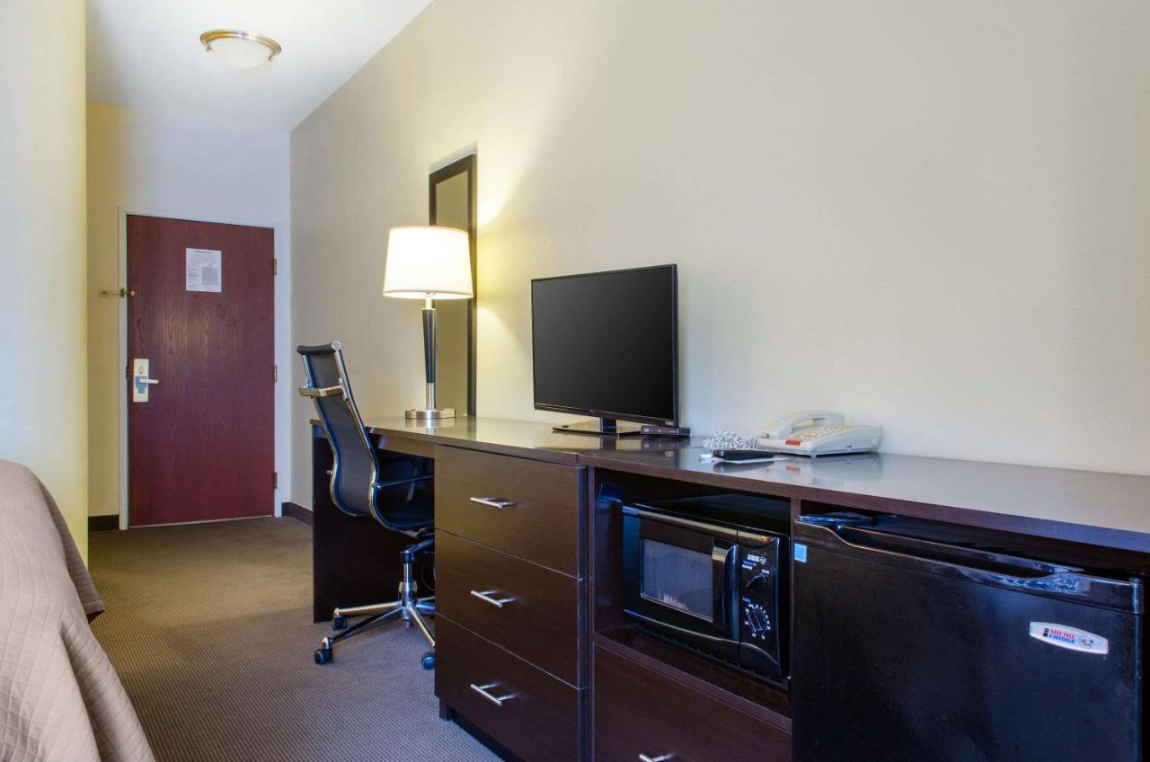 King Room - Non-Smoking at Spark by Hilton Montgomery EastChase