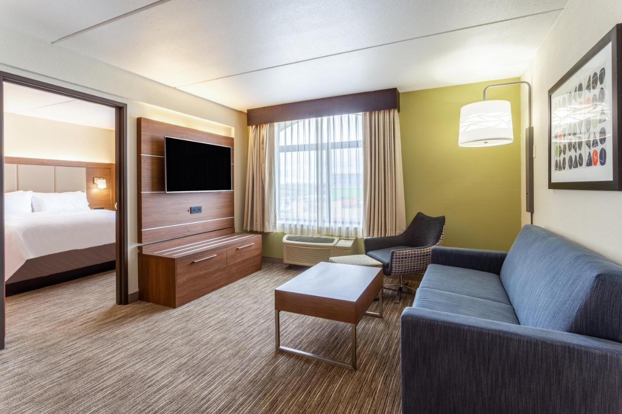Suite with Jetted Tub - Non-Smoking at Holiday Inn Express & Suites Cedar Falls - Waterloo by IHG