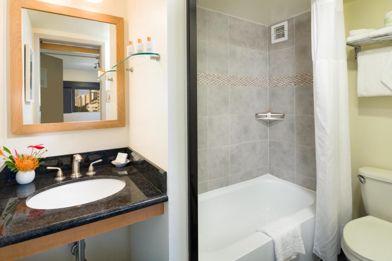 Standard Twin Room at Vive Hotel Waikiki
