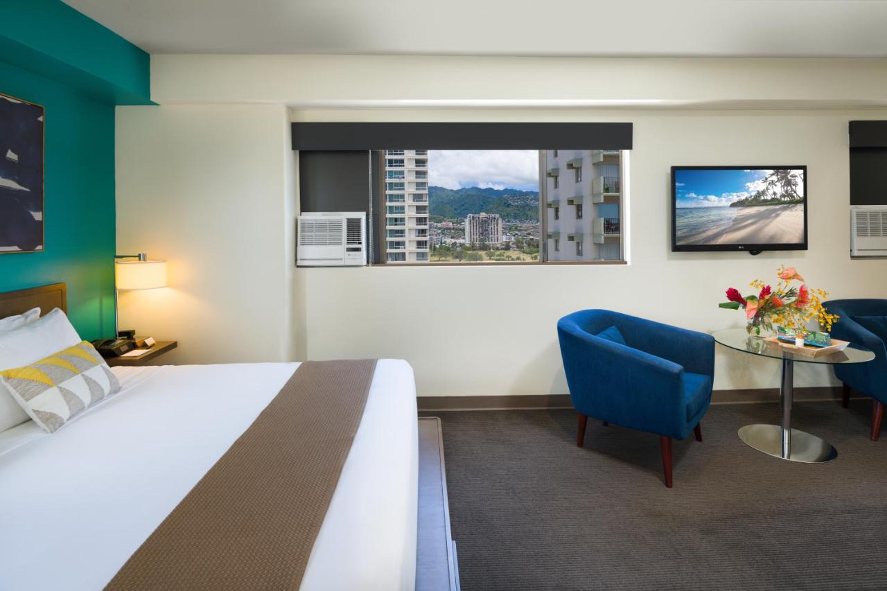 Junior Suite with Mountain View at Vive Hotel Waikiki