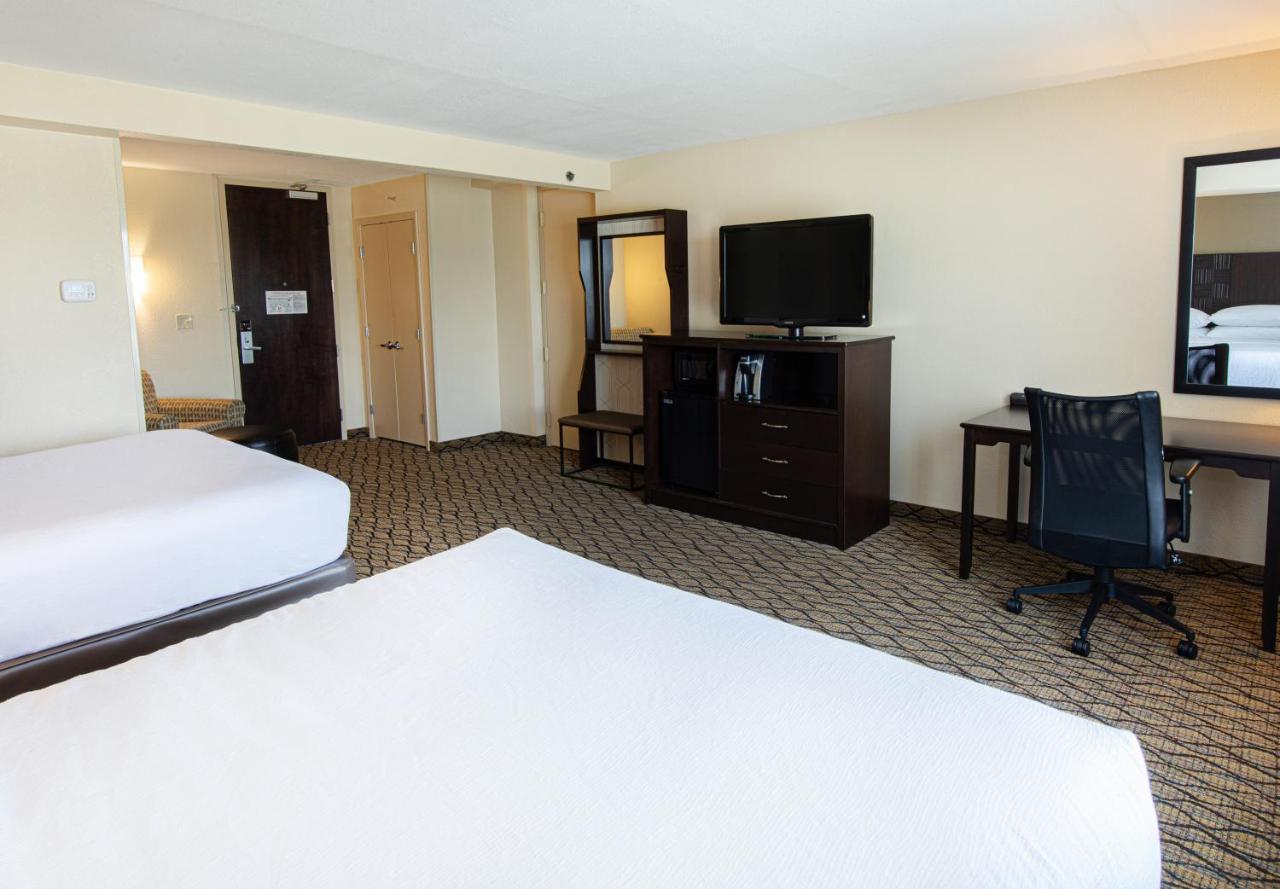 Executive Queen Room with Two Queen Beds - Non-Smoking at Holiday Inn St. Louis Arpt West-Earth City by IHG