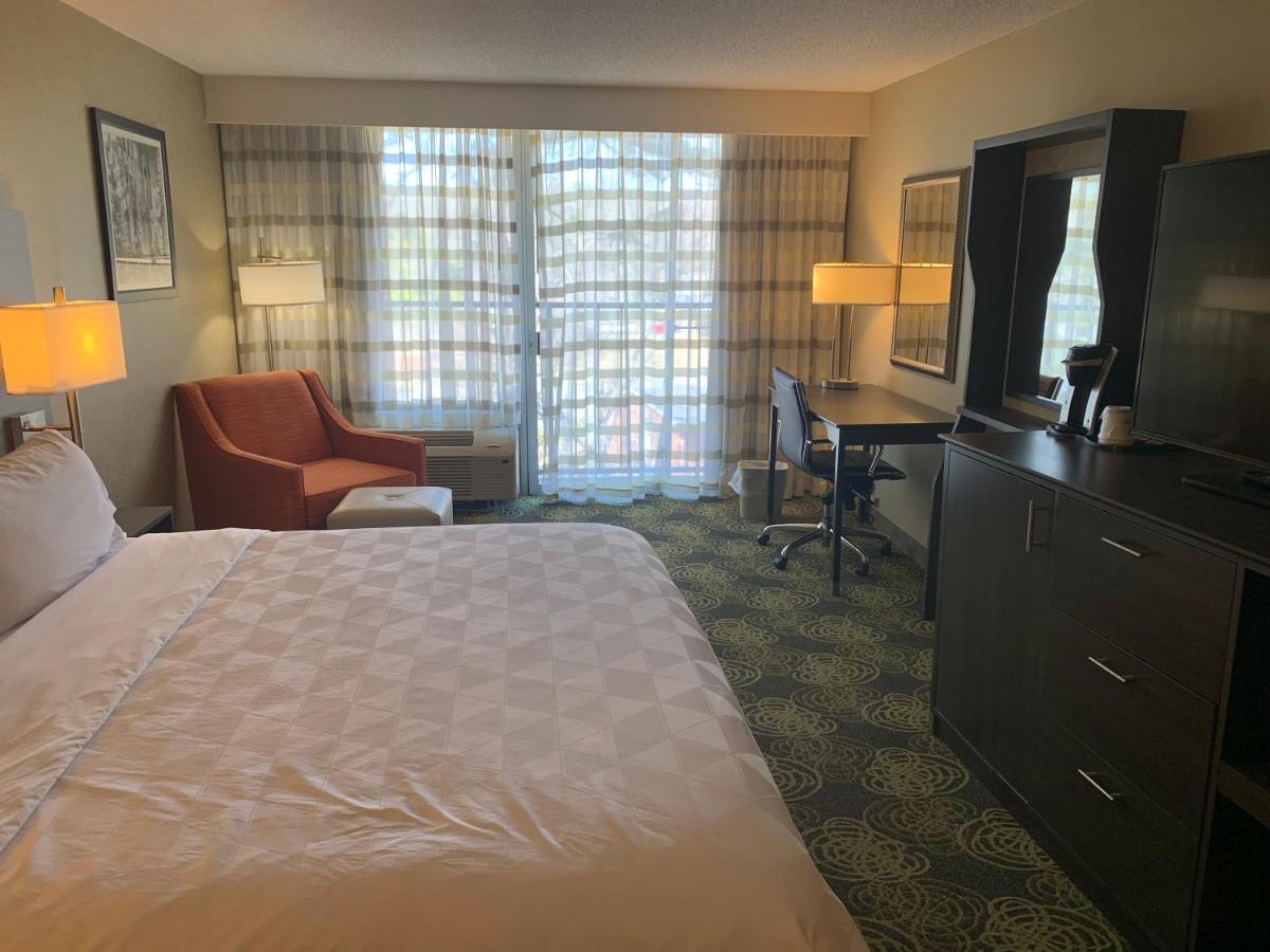 King Room - Non-Smoking at Holiday Inn Charlottesville-Univ Area by IHG