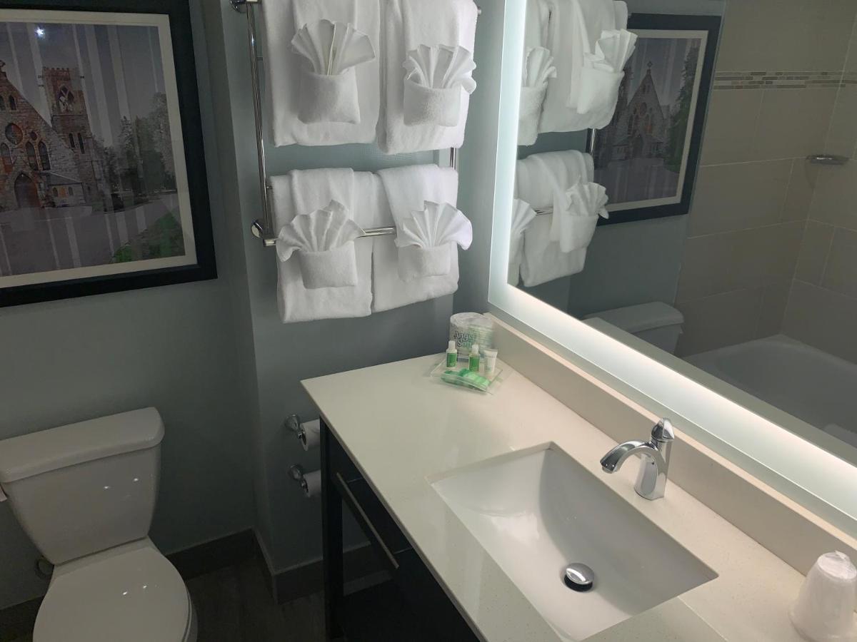 Queen Room with Two Queen Beds - Non-Smoking at Holiday Inn Charlottesville-Univ Area by IHG