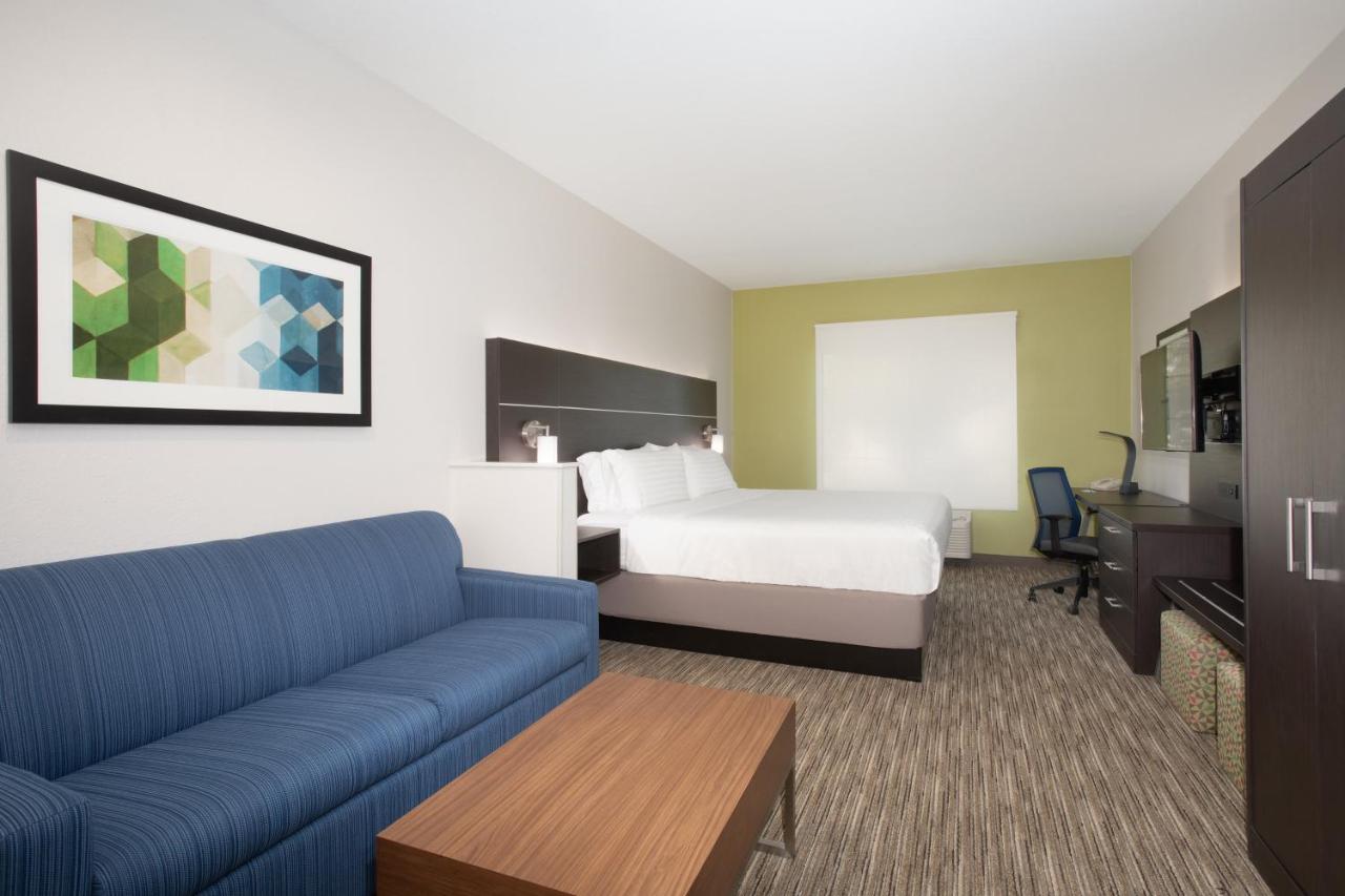 One-Bedroom Suite with Spa Bath at Holiday Inn Express Hotel & Suites Longmont by IHG