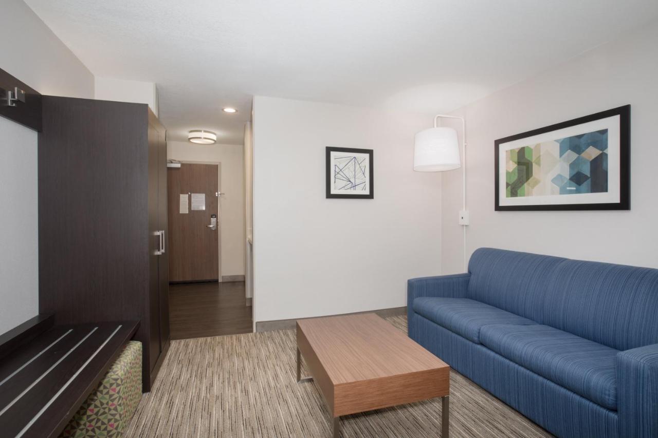 Queen Suite at Holiday Inn Express Hotel & Suites Longmont by IHG