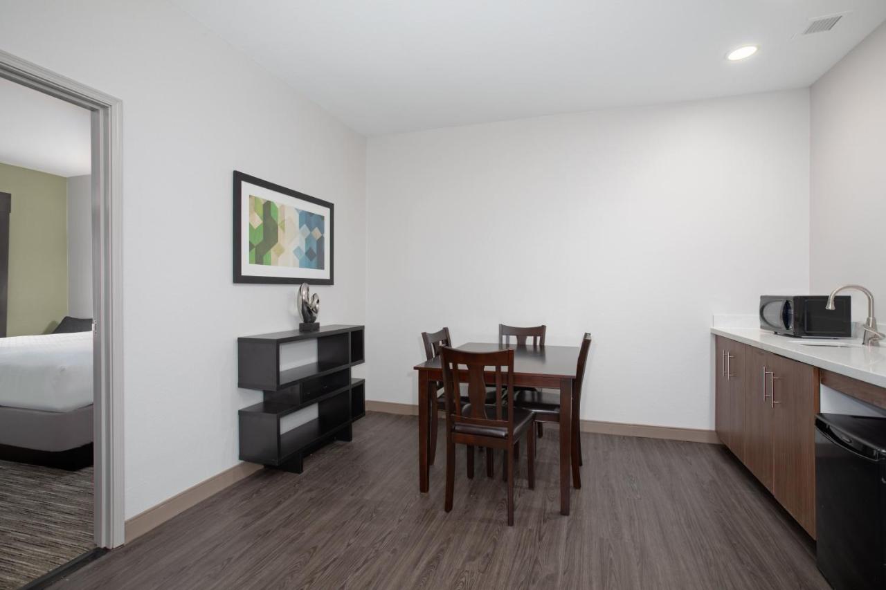 One-Bedroom Suite with Spa Bath at Holiday Inn Express Hotel & Suites Longmont by IHG
