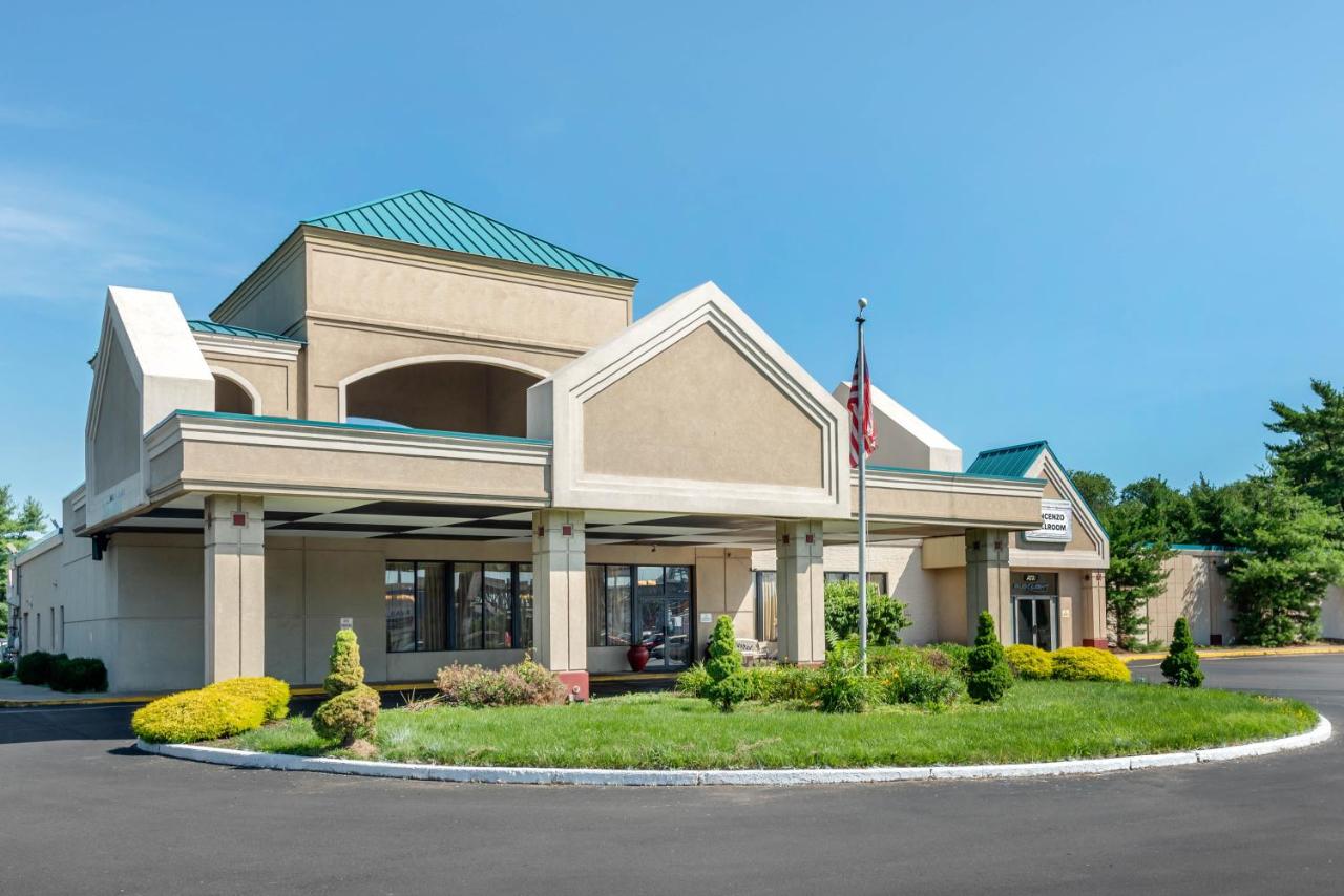 Ramada by Wyndham Levittown Bucks County