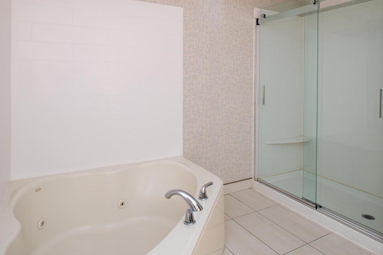 One-Bedroom King Suite - Non-Smoking at Holiday Inn Express & Suites Gunnison by IHG