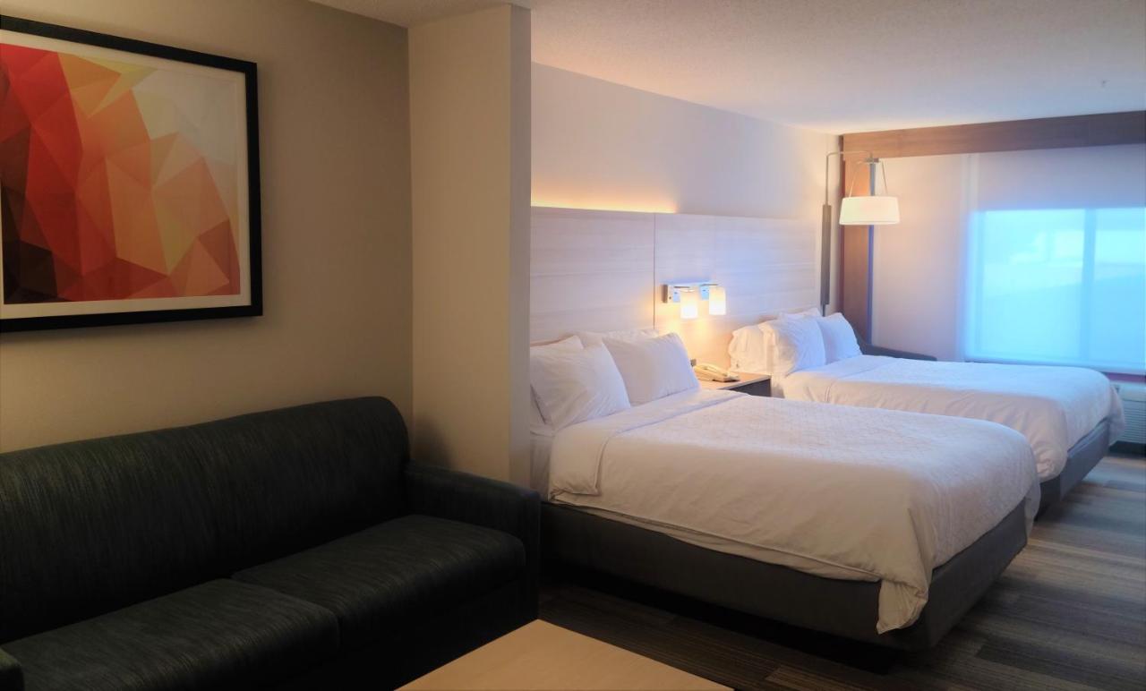 Studio Suite with Two Queen Beds at Holiday Inn Express Newton Falls, an IHG Hotel