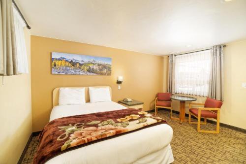 Room #42581907 at Holiday Inn Express Glenwood Springs by IHG