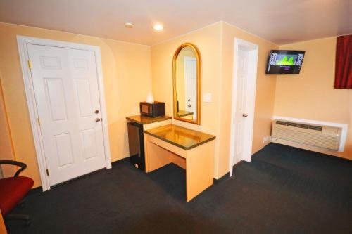 Room #42581907 at Holiday Inn Express Glenwood Springs by IHG