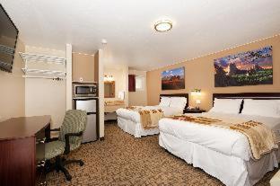 Room #42581908 at Holiday Inn Express Glenwood Springs by IHG