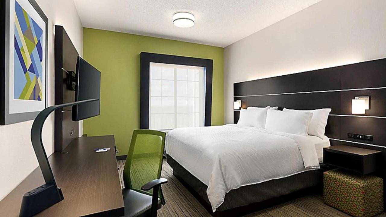 King Room at Holiday Inn Express Hotel and Suites Pryor by IHG