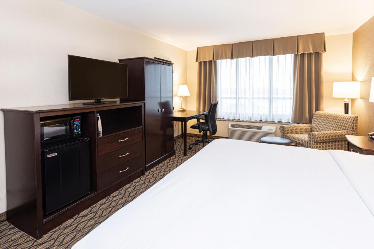 Suite - Mobility Access/Hearing Accessible at Holiday Inn St. Louis Arpt West-Earth City by IHG