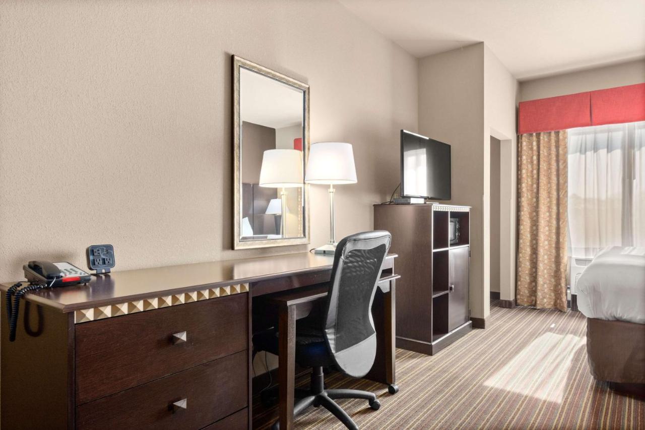 King Room with Sofa Bed at Comfort Suites Portland