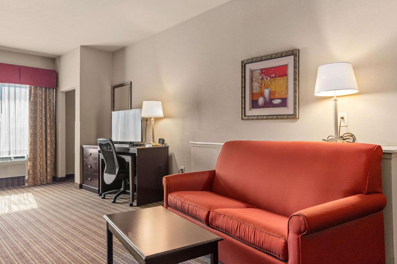 Queen Room with Two Queen Beds - Disability Access at Comfort Suites Portland