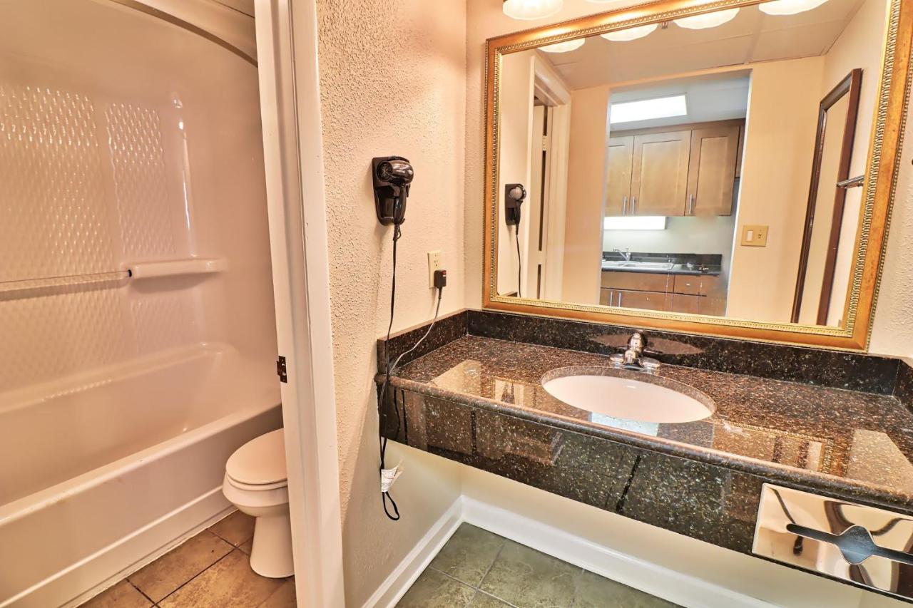| Units at Holiday Inn Pavilion by Elliott Beach Rentals