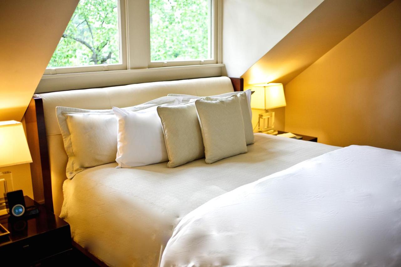 Deluxe King Suite at Stonehurst Place Bed & Breakfast