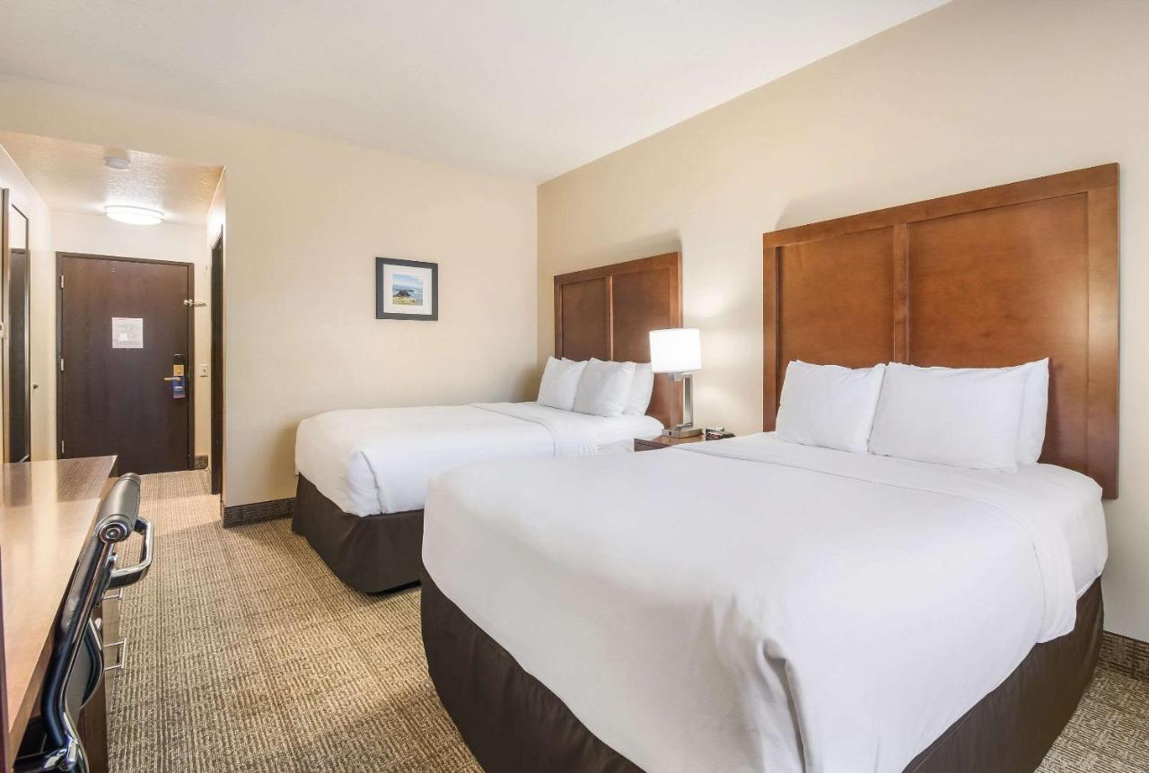 Queen Room with Two Queen Beds - Accessible/Non-Smoking at Comfort Inn Newport