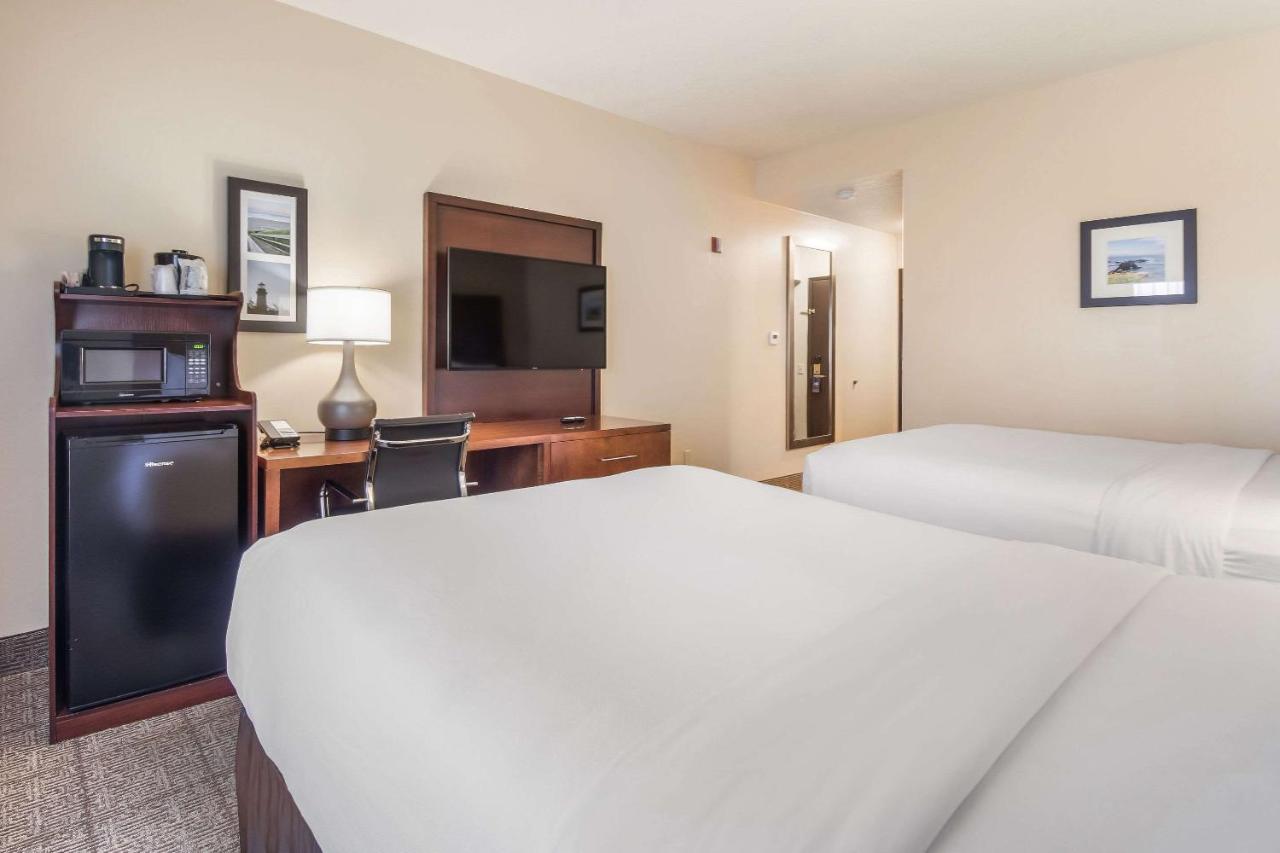 Queen Room with Two Queen Beds - Accessible/Non-Smoking at Comfort Inn Newport