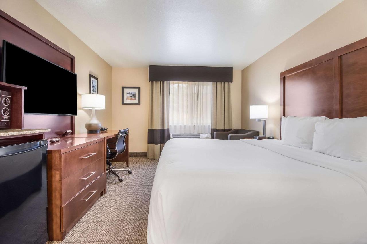King Room - Accessible/Non-Smoking at Comfort Inn Newport
