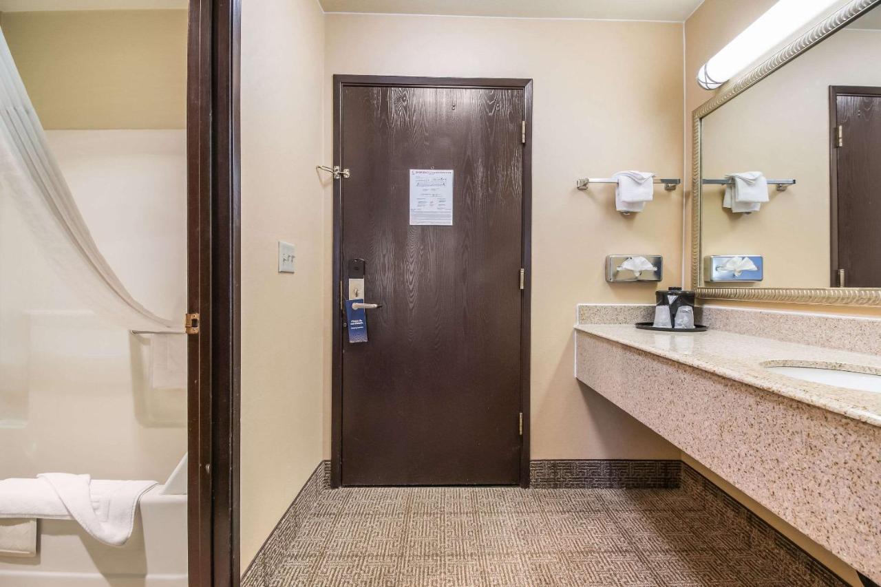 King Room - Accessible/Non-Smoking at Comfort Inn Newport