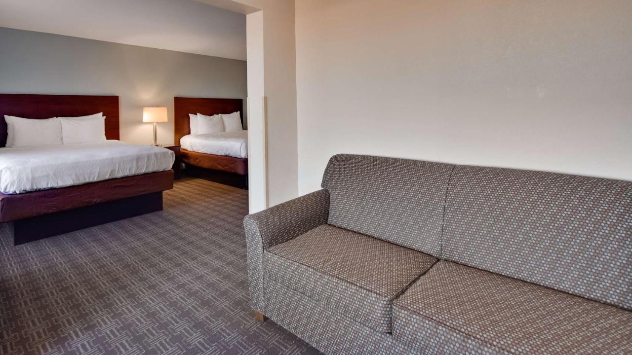 Queen Suite with Two Queen Beds/Sofa Bed - Non-Smoking at Best Western Plus Gateway Inn & Suites