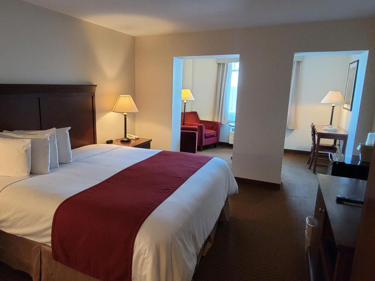 King Room - Lodge at Penn Wells Lodge
