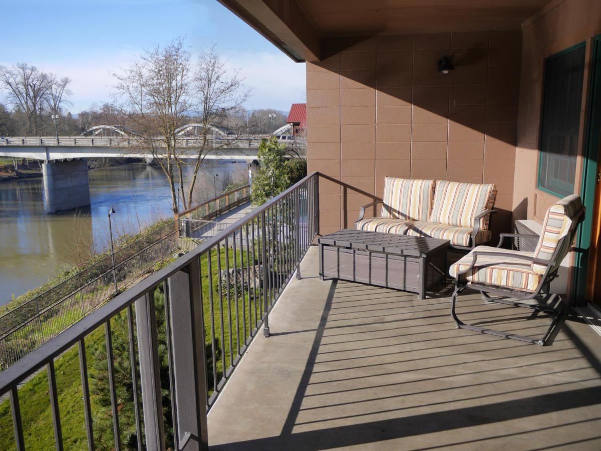 Suite with River View at The Lodge at Riverside