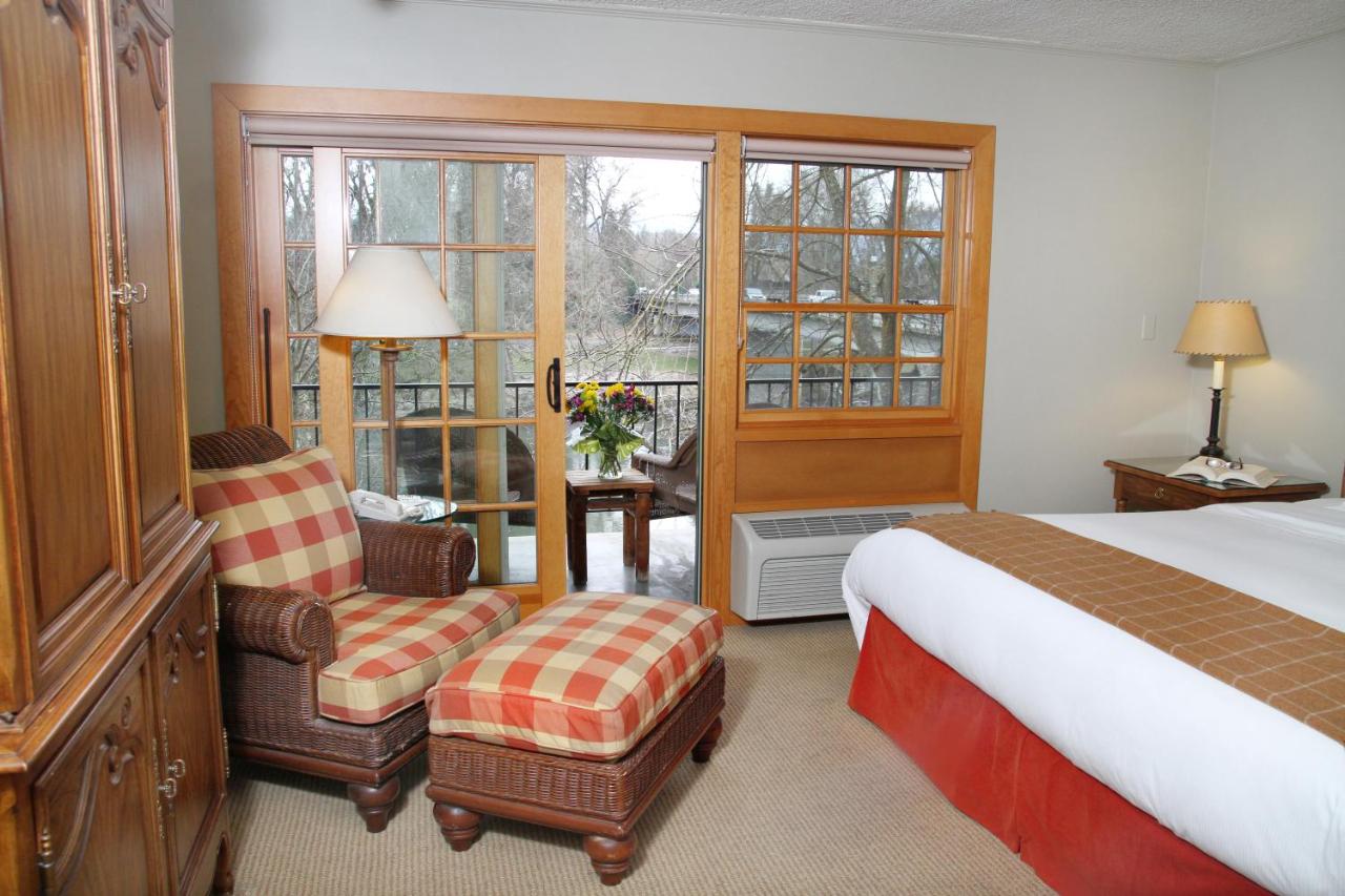 King Room with Balcony at The Lodge at Riverside