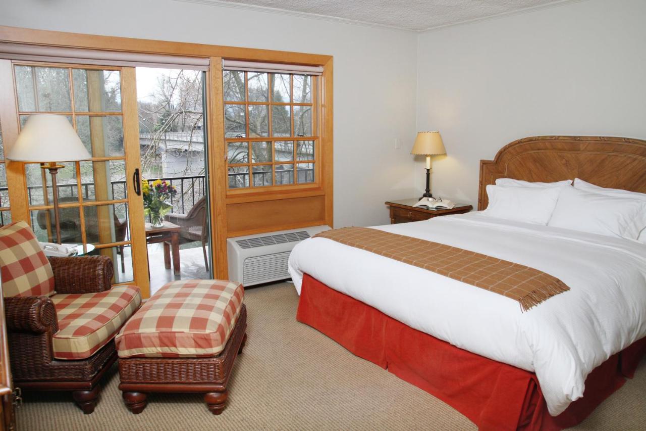 King Room with Balcony at The Lodge at Riverside