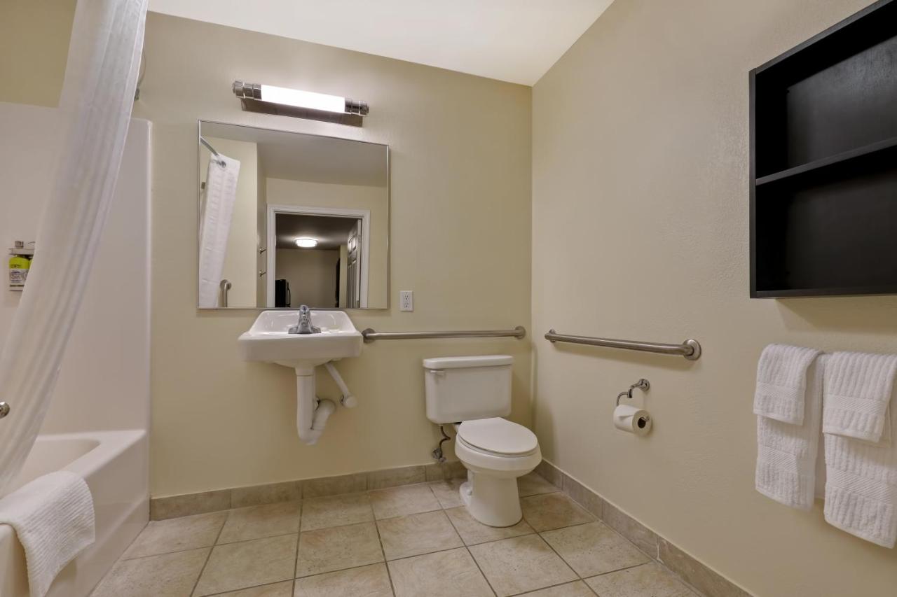 Queen Studio - Disability Access/Non-Smoking at Candlewood Suites Indianapolis - South, an IHG Hotel