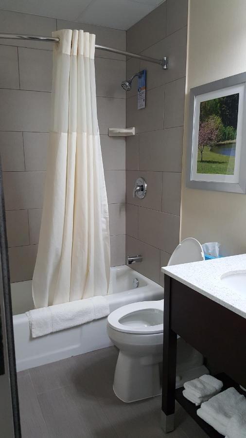Deluxe Queen Room - Non-Smoking at Danbury Inn & Suites