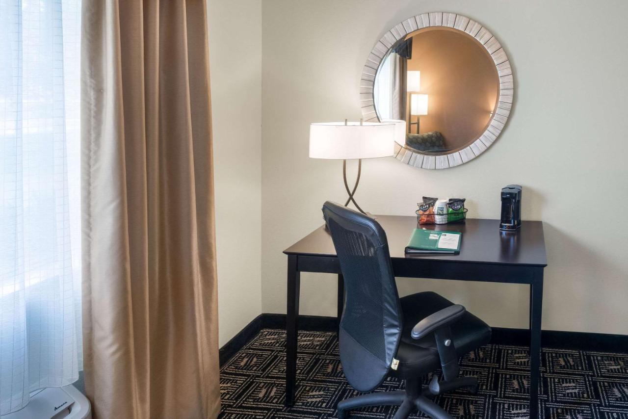 King Room - Non-Smoking at Quality Inn & Suites Mankato East