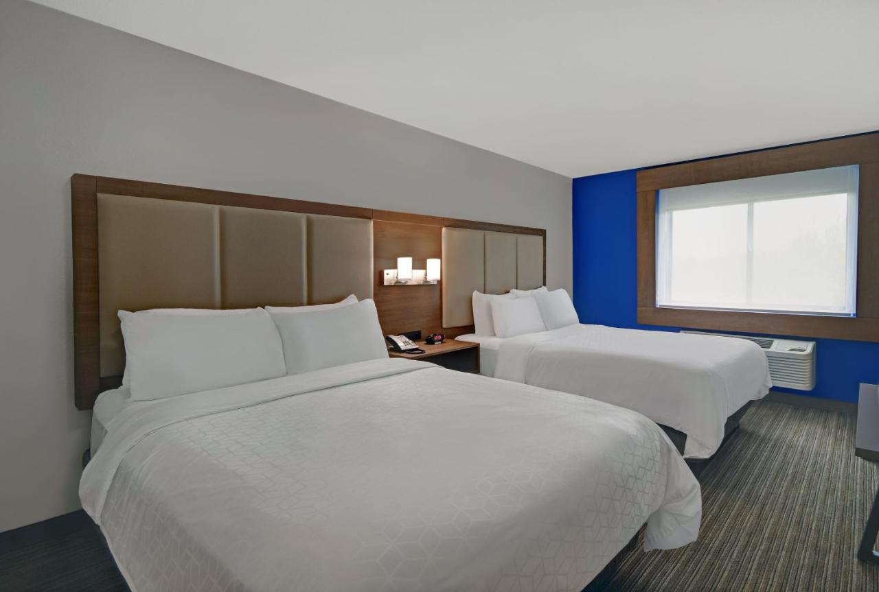 Queen Room with Two Queen Beds - Non-Smoking at Holiday Inn Express Adrian by IHG