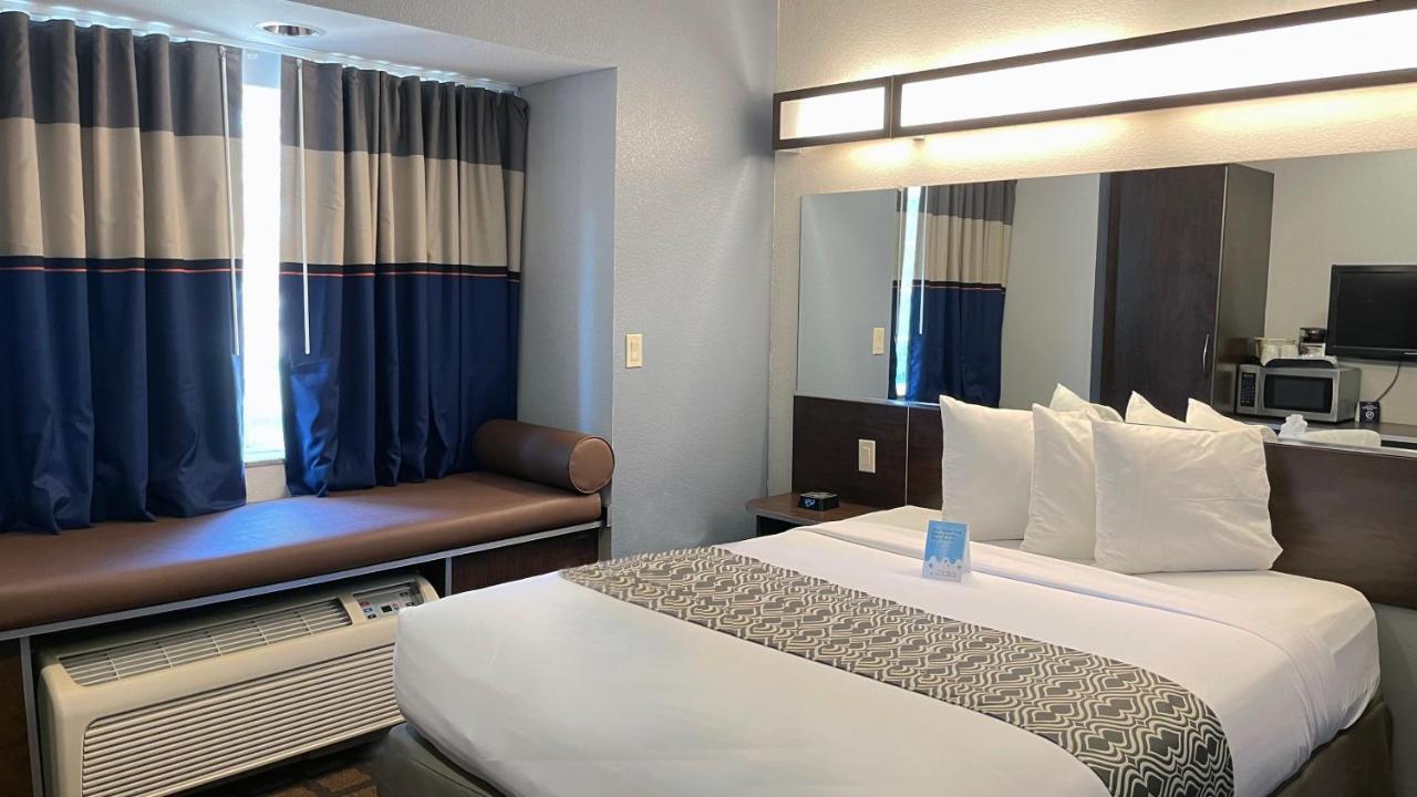 Queen Room - Non-Smoking at Microtel Inn & Suites by Wyndham Michigan City