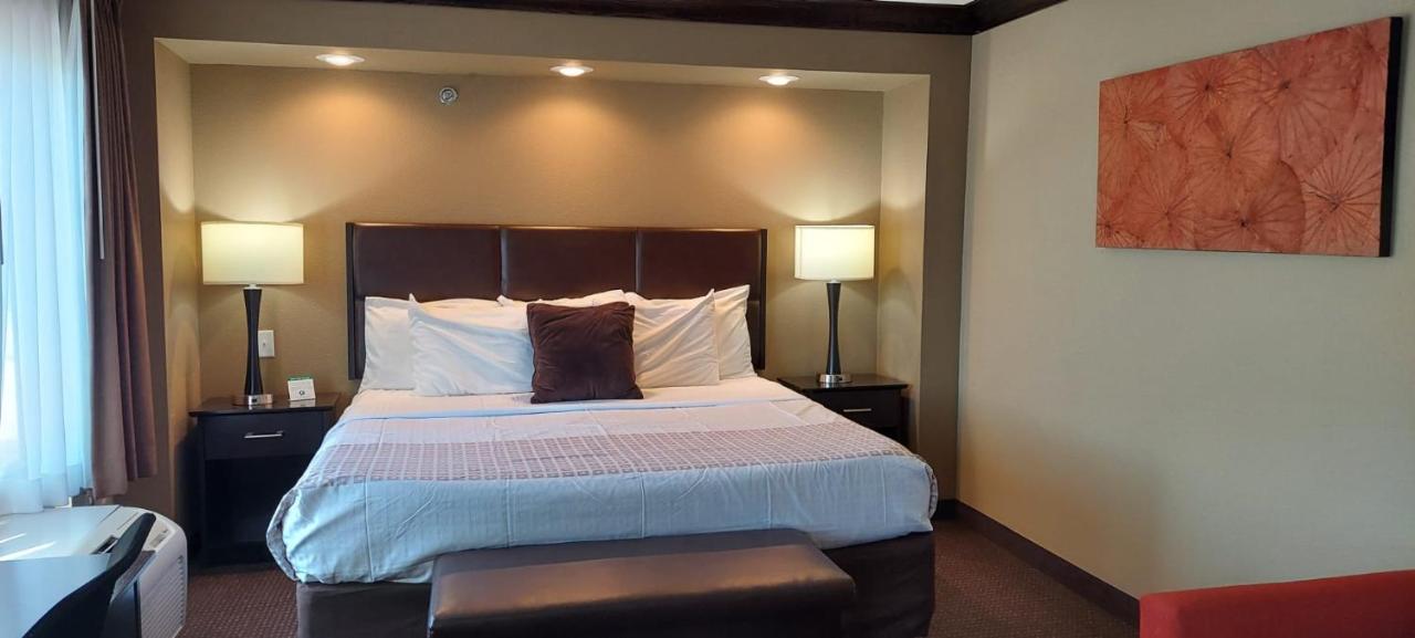 King Suite at Parkwood Inn & Suites