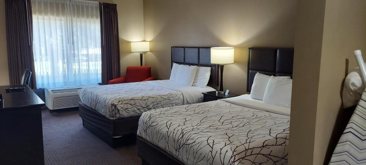 Queen Room with Two Queen Beds - Disability Access at Parkwood Inn & Suites