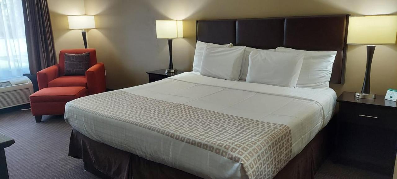 King Room at Parkwood Inn & Suites