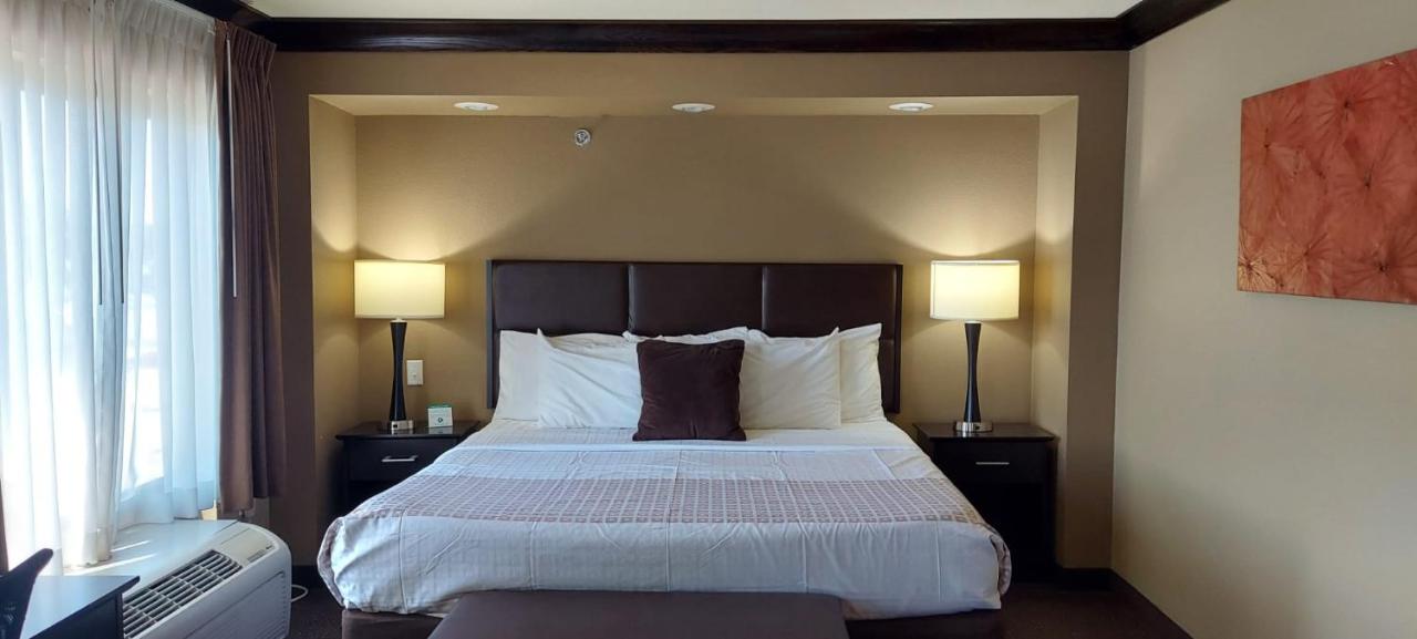 King Suite at Parkwood Inn & Suites
