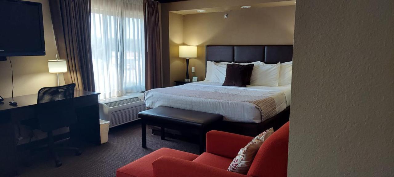 King Suite at Parkwood Inn & Suites