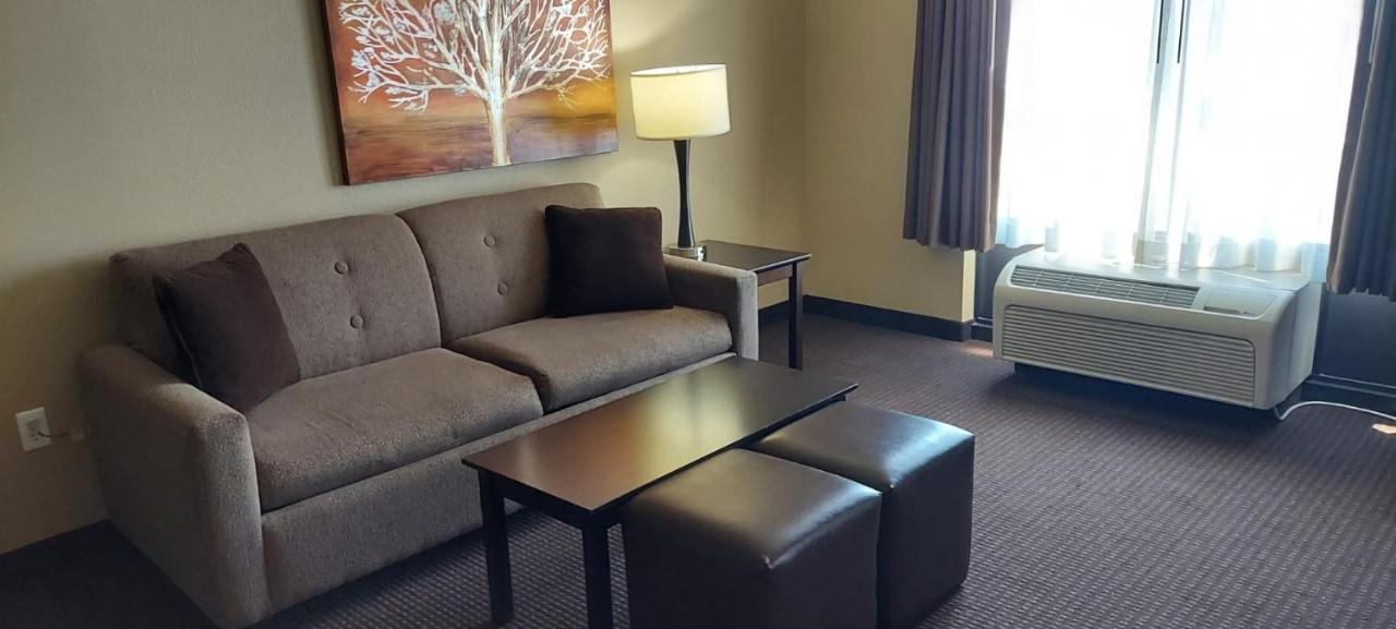 King Suite at Parkwood Inn & Suites